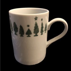 Crate & Barrel adorable Christmas tree mug 🎄
